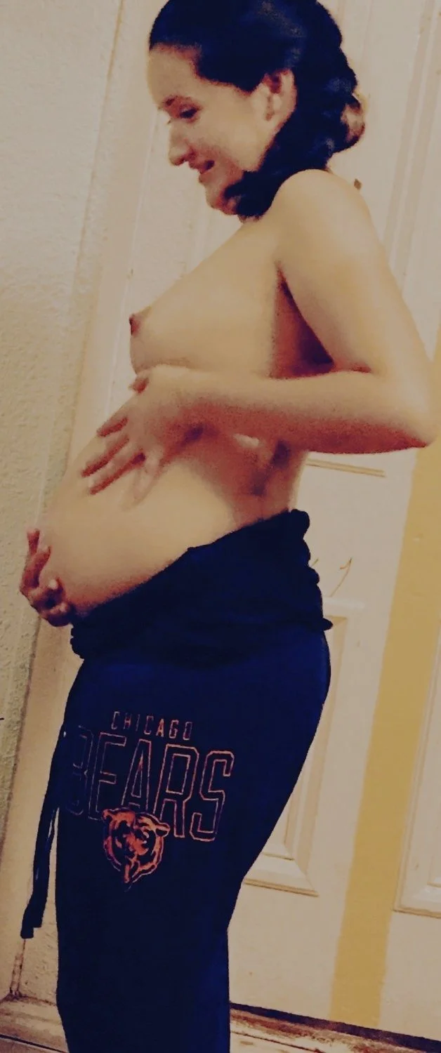 Amateur Latina Preggo image 10