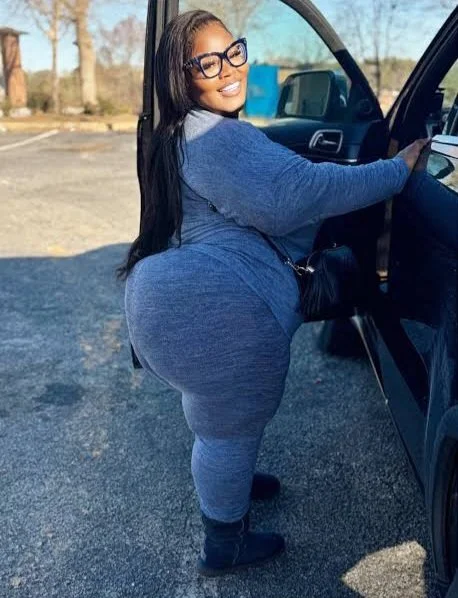 Busty B1g ebonY bBw bo0tY wiT g00d Thr0aT !! image 4
