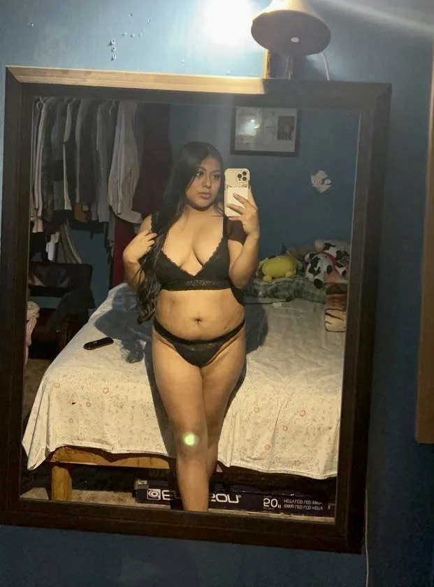Amateur thick Latina GF image 10