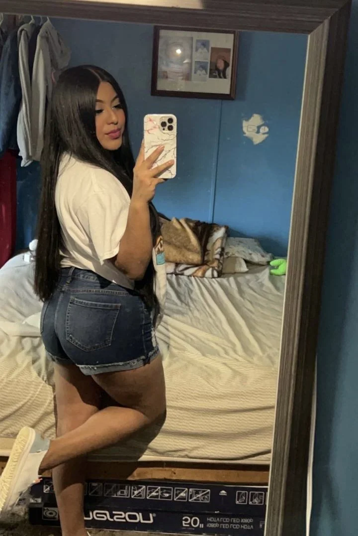Amateur thick Latina GF image 15
