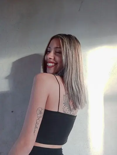 Pendeja Argentina Flaca rubia culona sexy con rico coño delicioso nudes filtrada cover image
