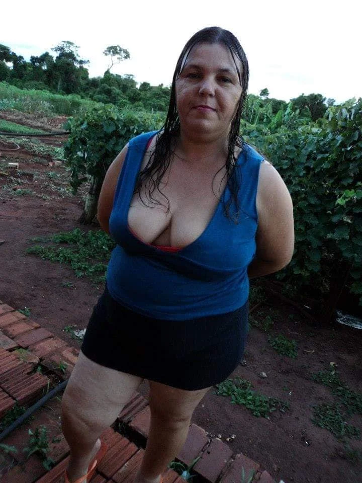 Mãe de família do sitio, mulher assim não nega piroca não. image 3