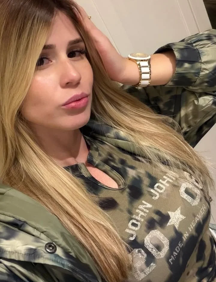 Aline loira influencer e puta image 12