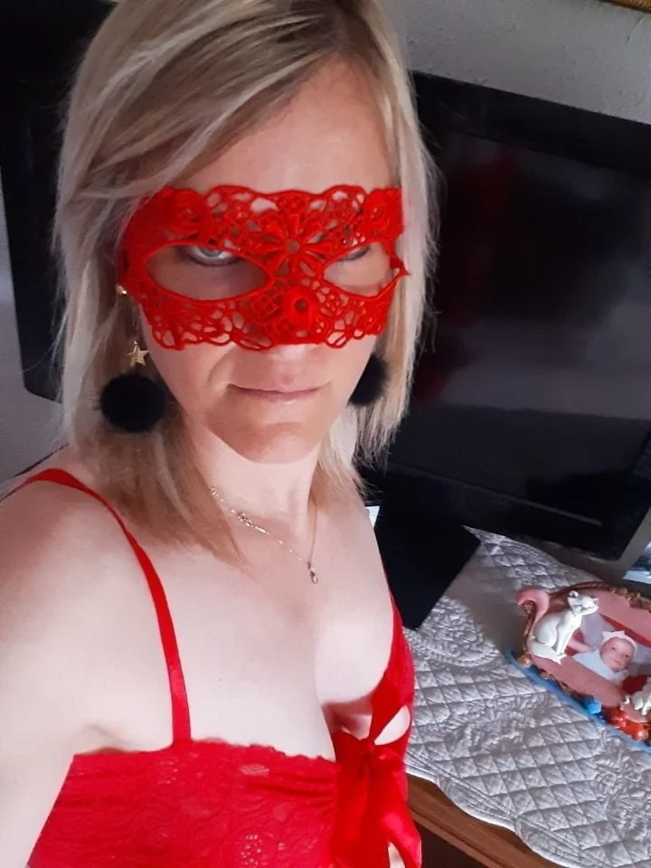 Hot French blonde MILF Elisabeth image 26