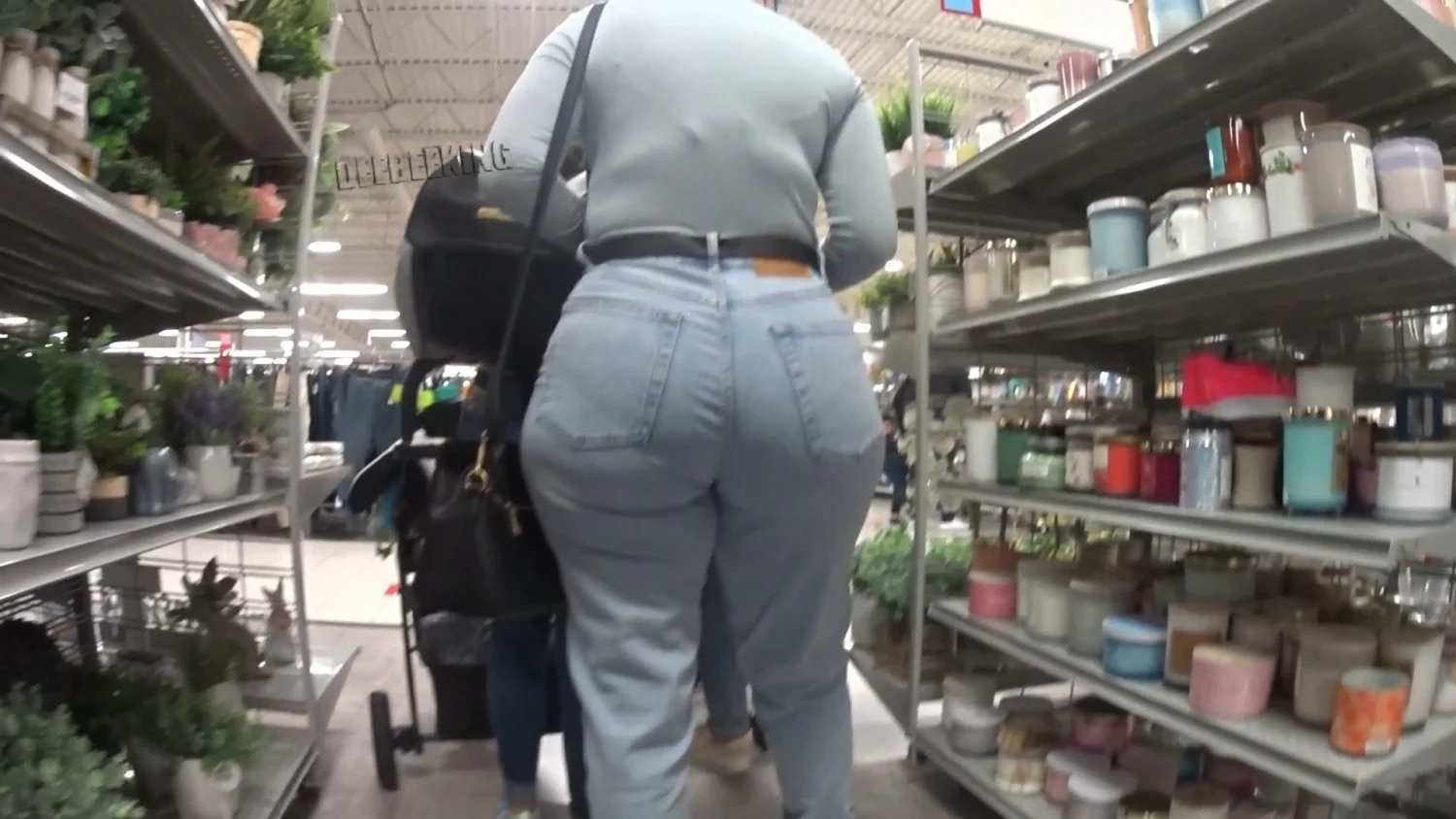 Thin at the top, tight in the middle, and wide at the bottom. image 5