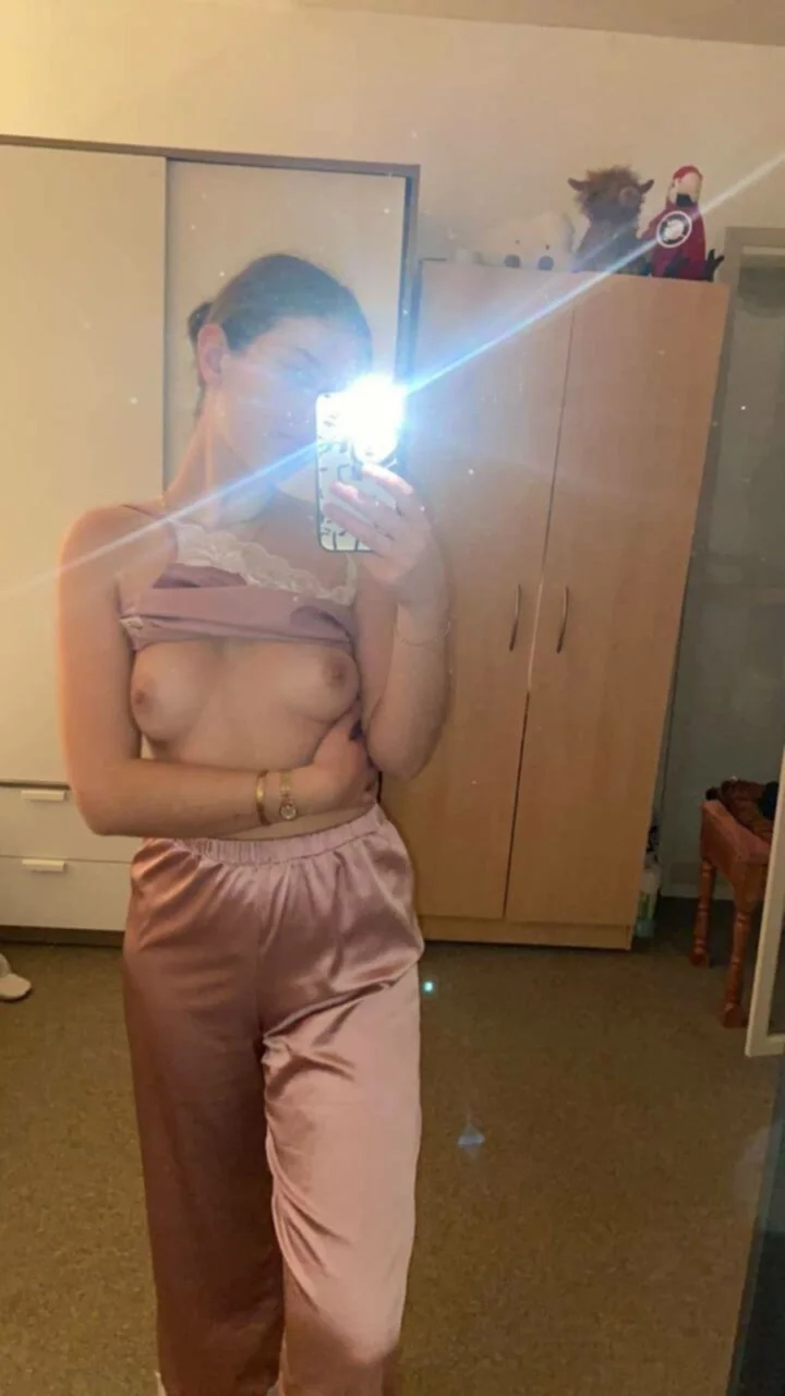 Webslut Isabelle T image 4