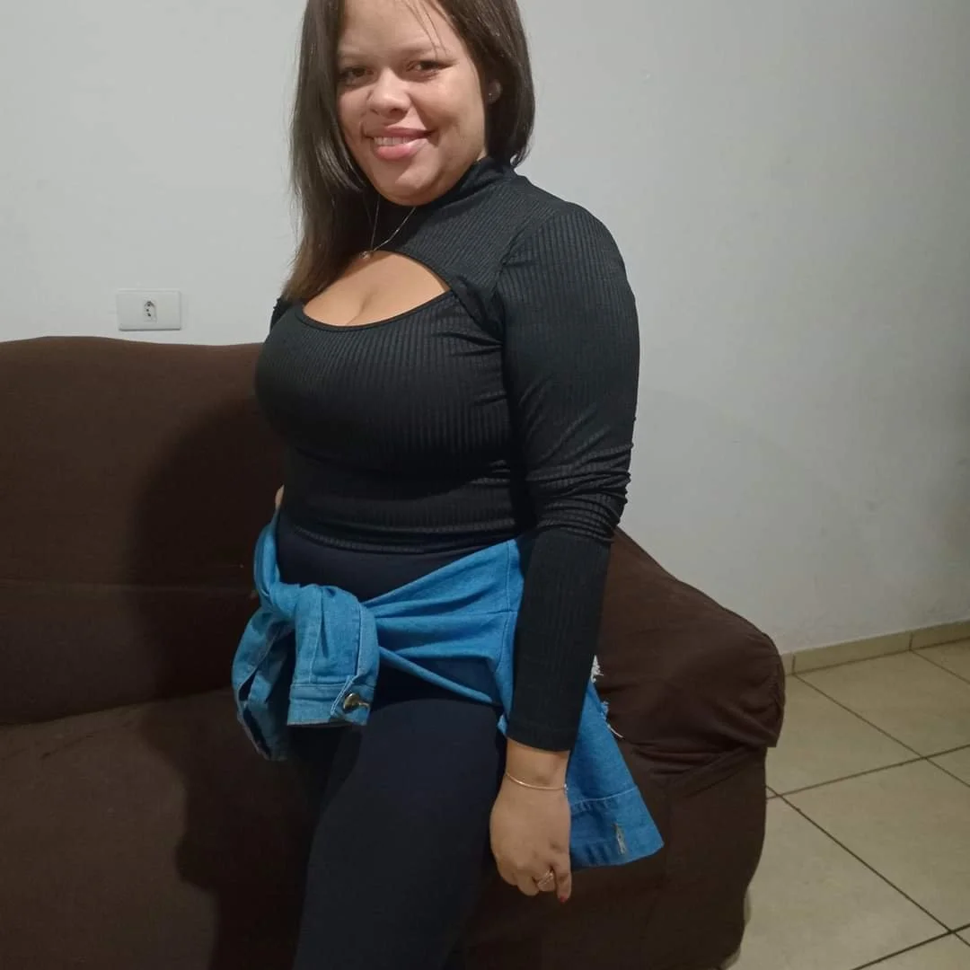 Gordinha putinha do bucetão na siririca nervosa image 1