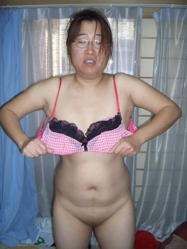 チョイぽちゃ熟女のもろ出し image 36