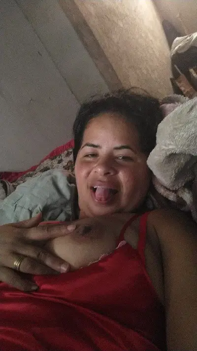Esposa muito puta ama duas pirocas cover image