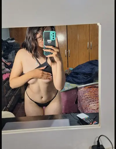pendeja argentina super putita y hermosa cover image