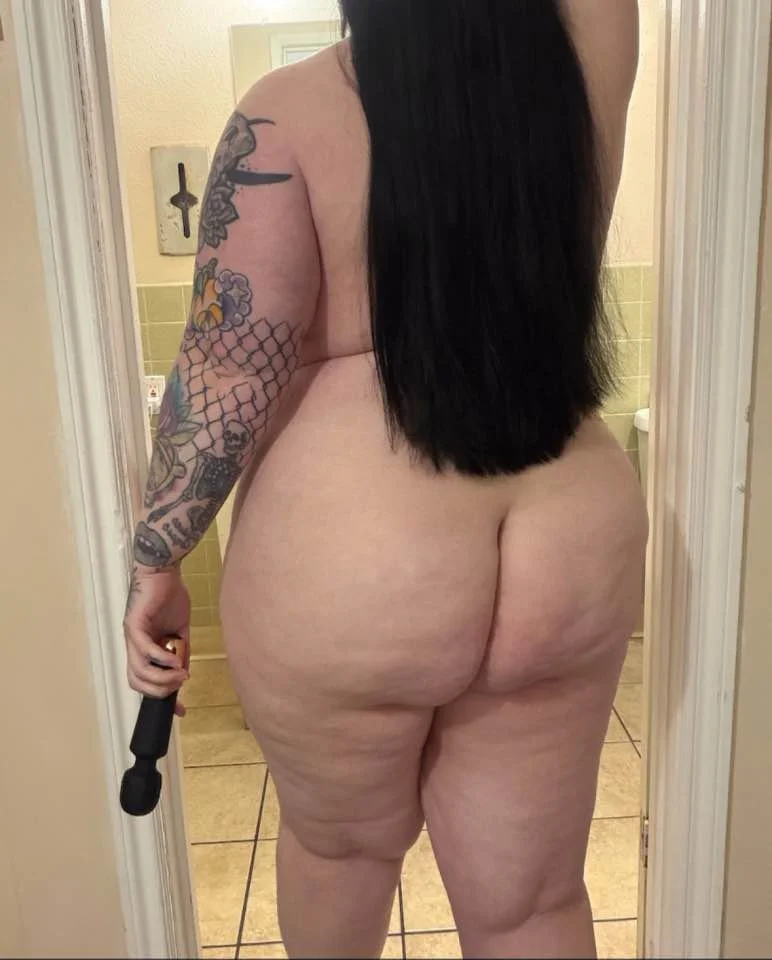 Boredwetmama is this fat piggy whores kik she loves hard cocks sent to her image 14