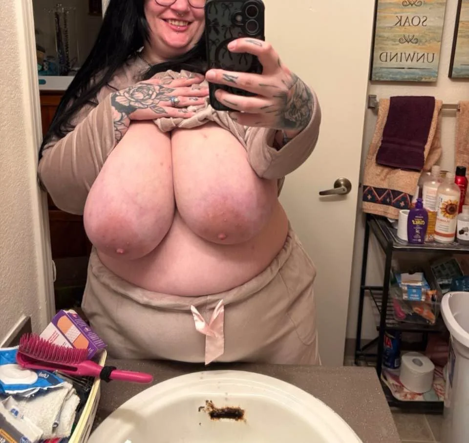 Boredwetmama is this fat piggy whores kik she loves hard cocks sent to her image 30