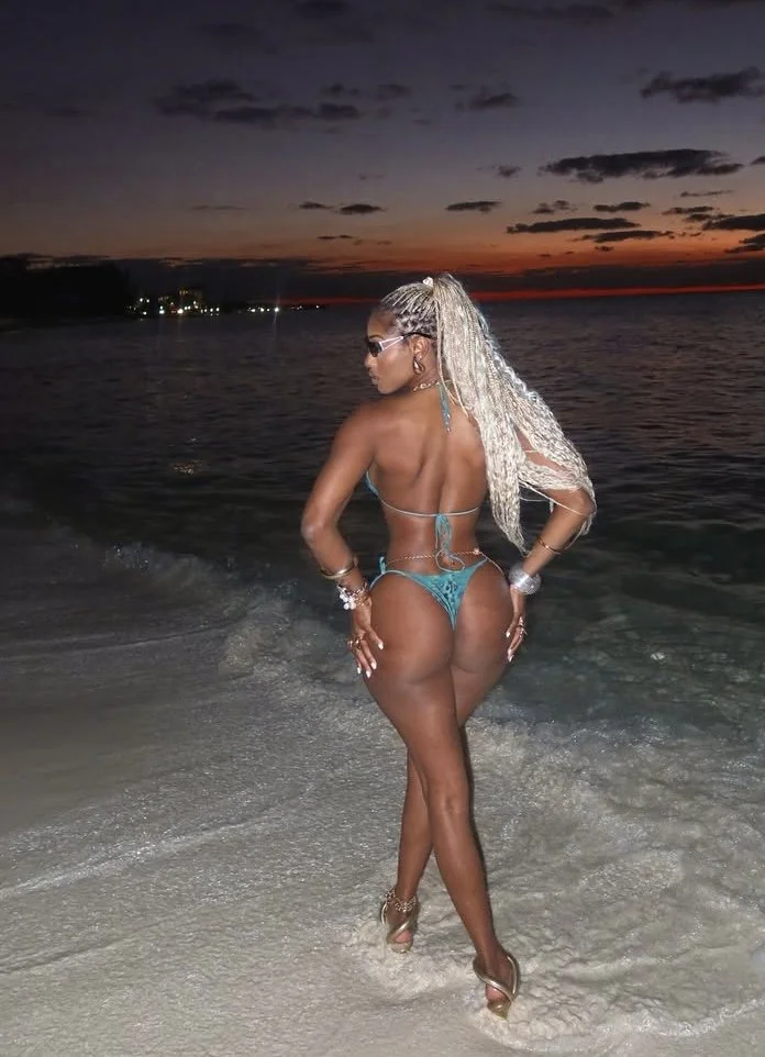 She so Danm fine image 5