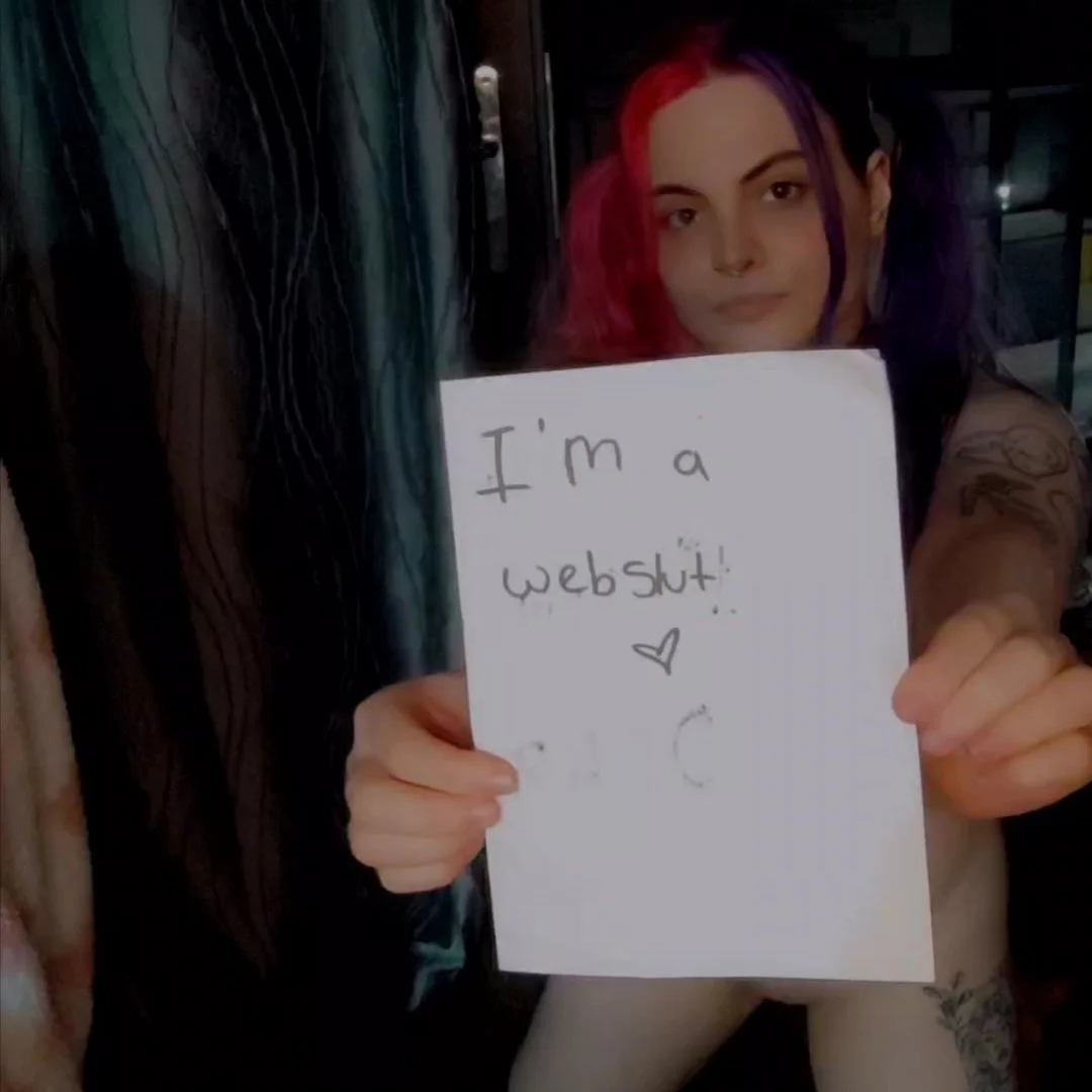 Birmingham UK slut has some risky window and balcony fun main image