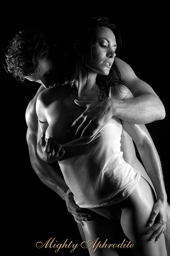 To hot to handle couples Boudoir image 11