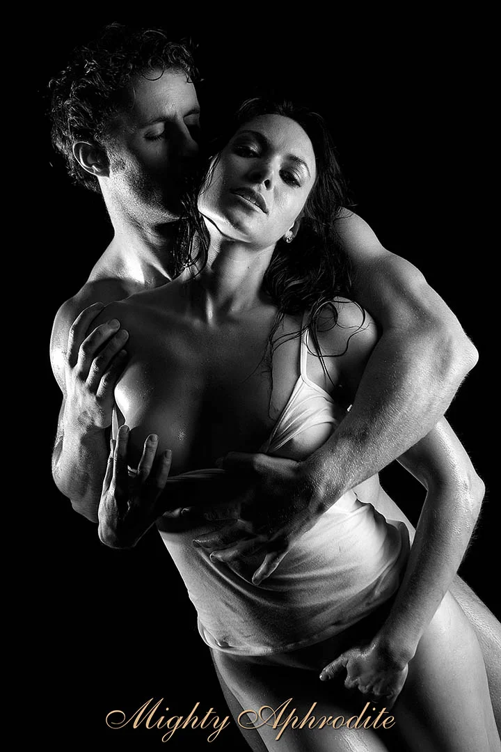 To hot to handle couples Boudoir image 12