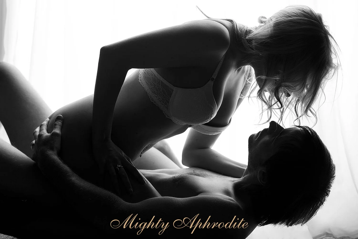 To hot to handle couples Boudoir image 24
