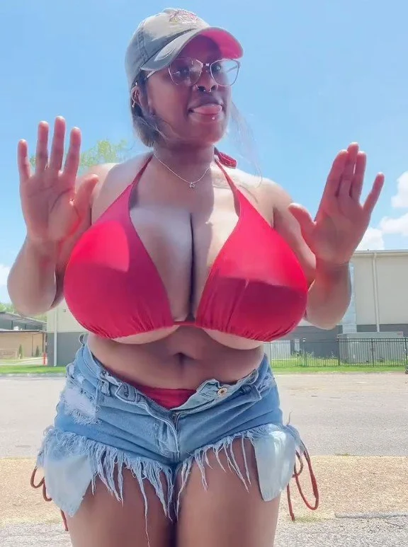 I want to see them titties 🤤 image 2