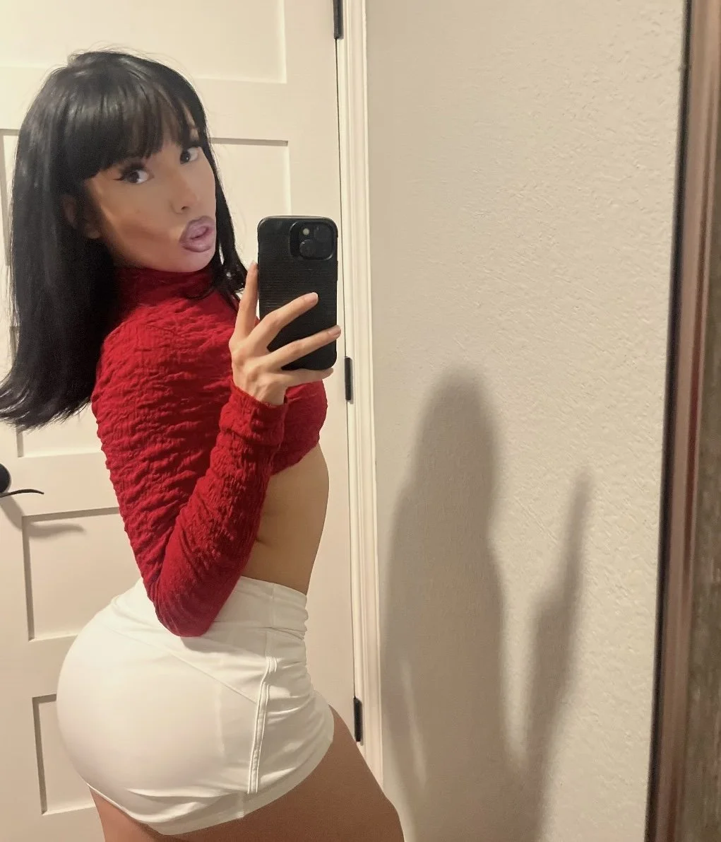 Petite phat ass latina gets exp0sed by her bf image 12