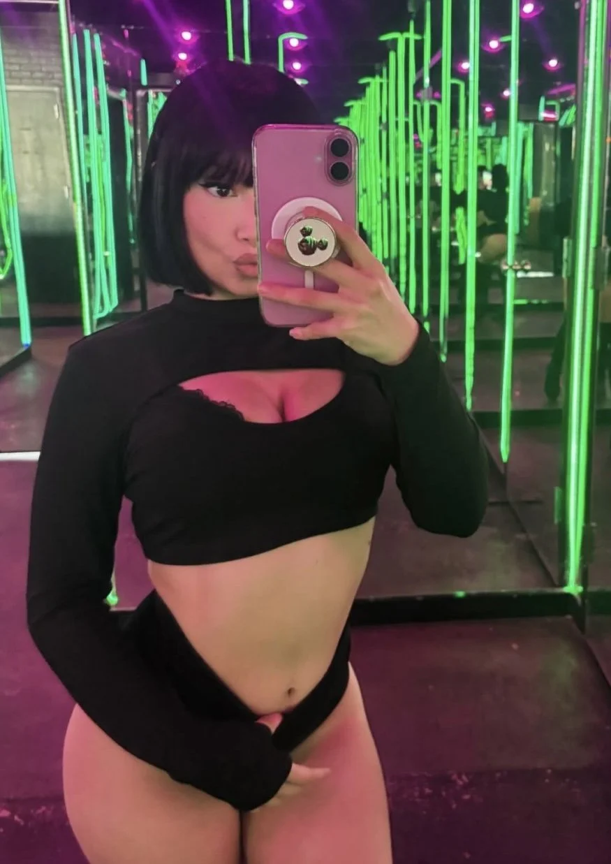 Petite phat ass latina gets exp0sed by her bf image 3