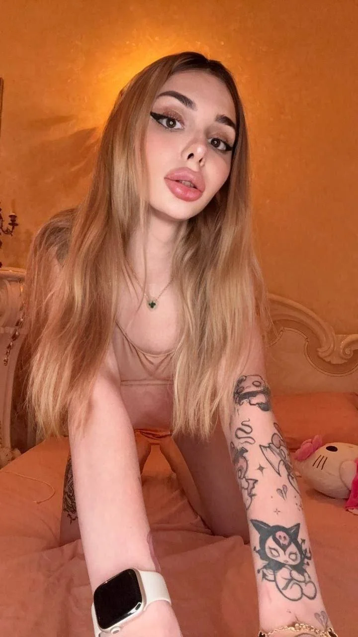 You like bold, daring girls?😏🔥 image 1