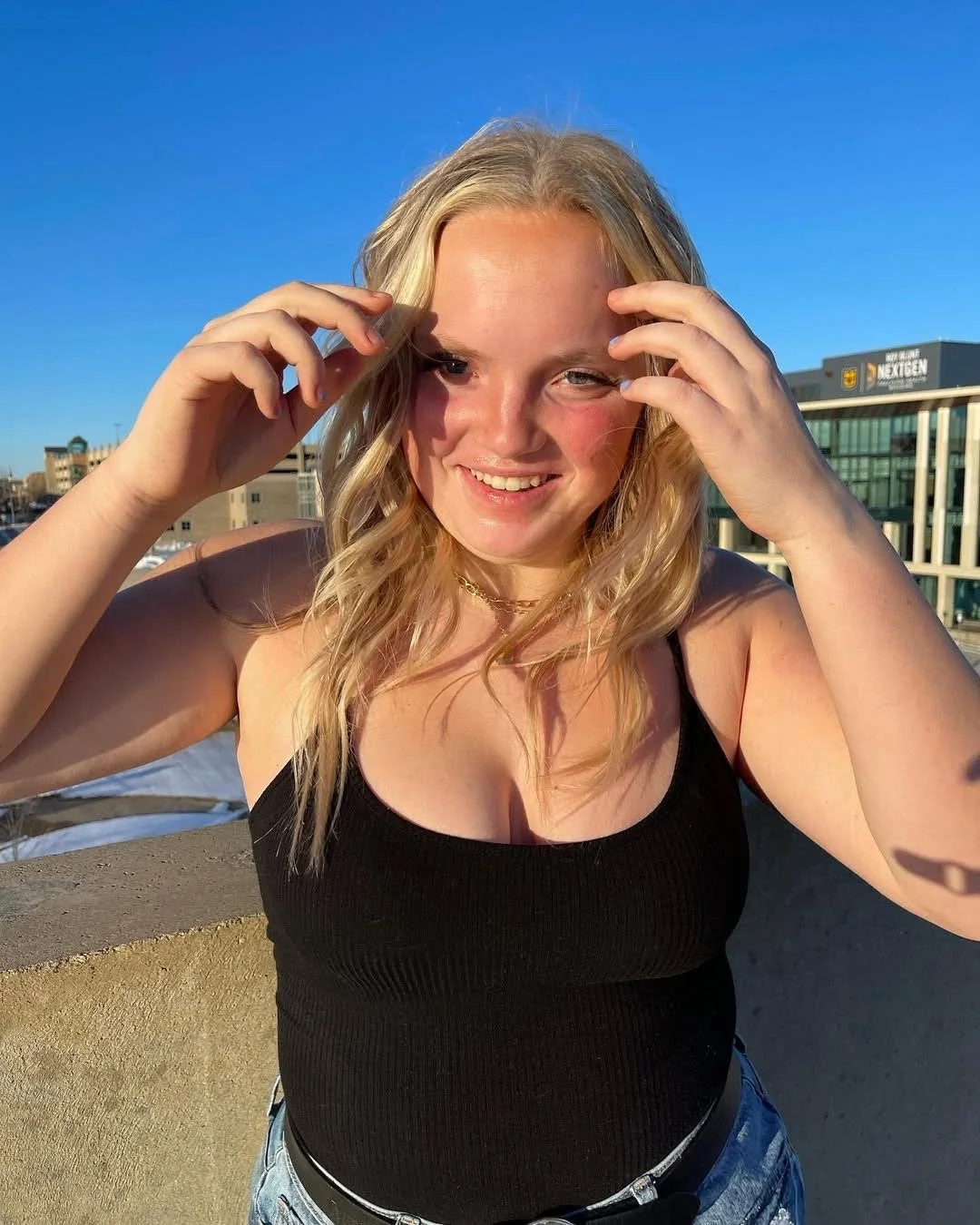 Rhiannon is perfectly shaped image 19