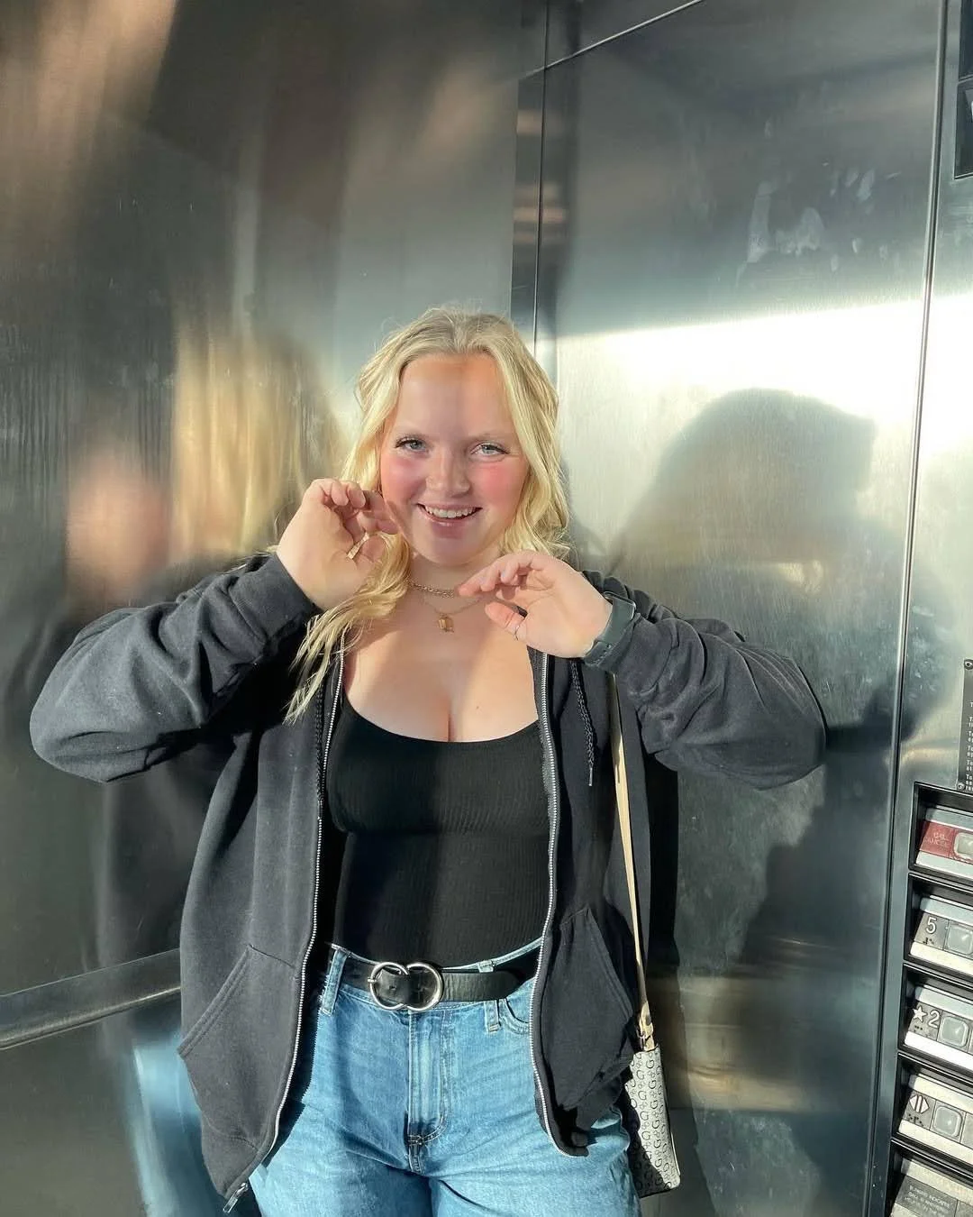 Rhiannon is perfectly shaped image 32