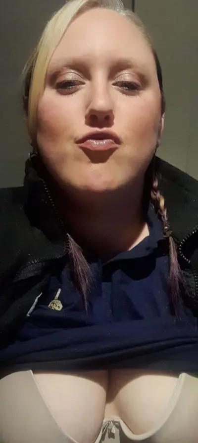 36 yr Young BBW Slut Danielle from the Uk, share / repost the slut cover image