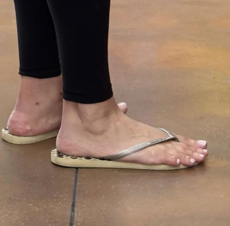 enjoy! big ass milf feet creepshot image 18
