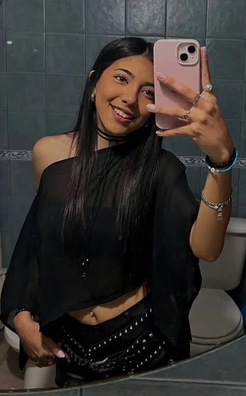 Martii flaquita putita bien rica image 4