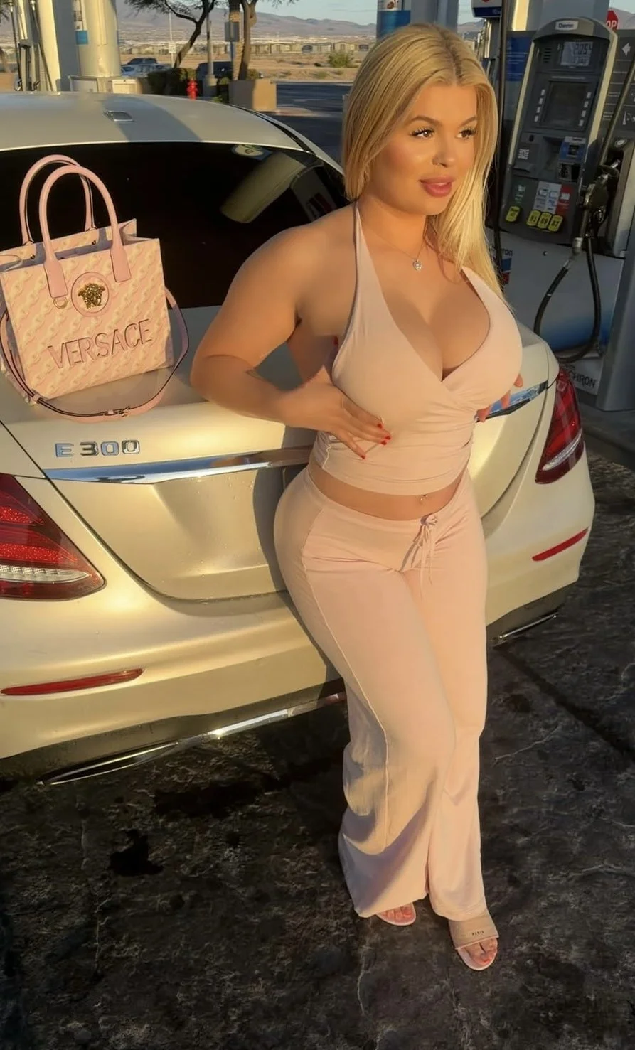 Cheating Snowbunny Sucks And Fucks BBC 🔥 image 2