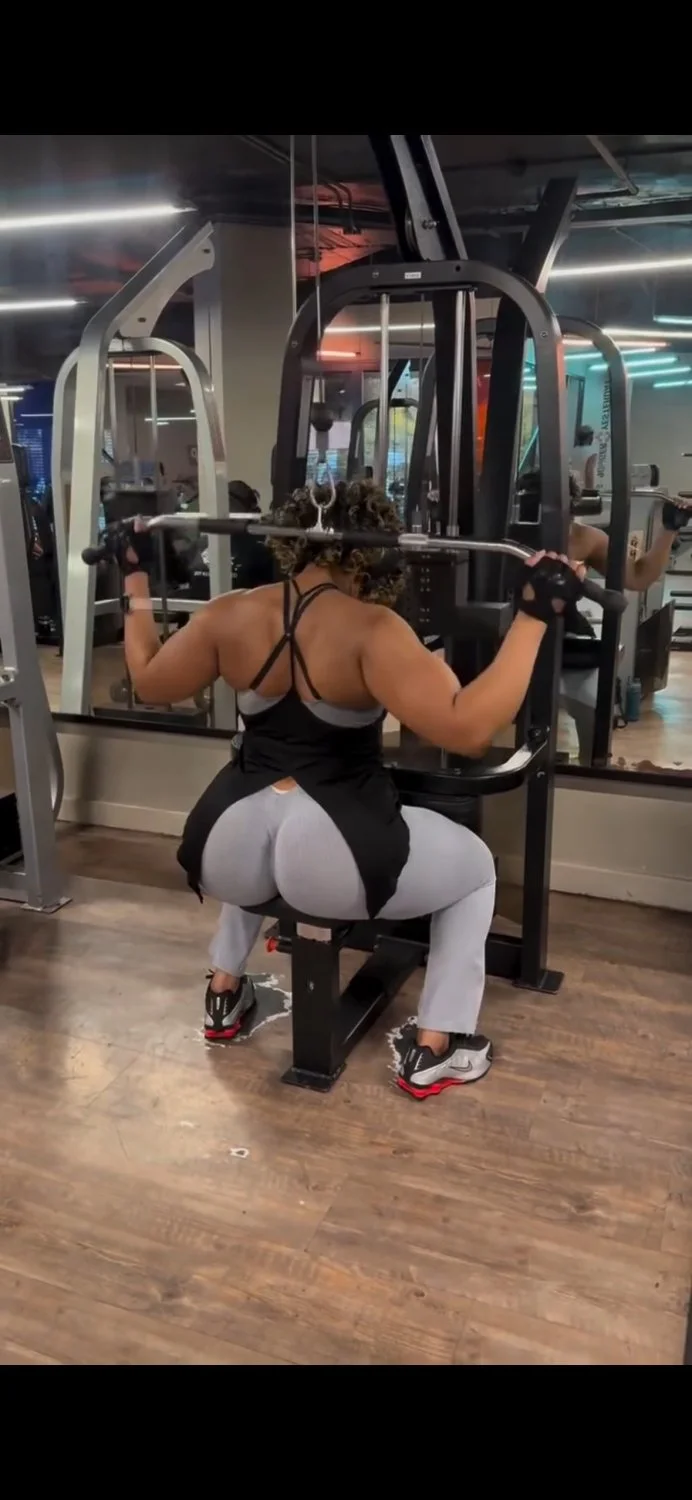 Damn that fit ass looks tasty 😍🥵🍑🔥 image 2