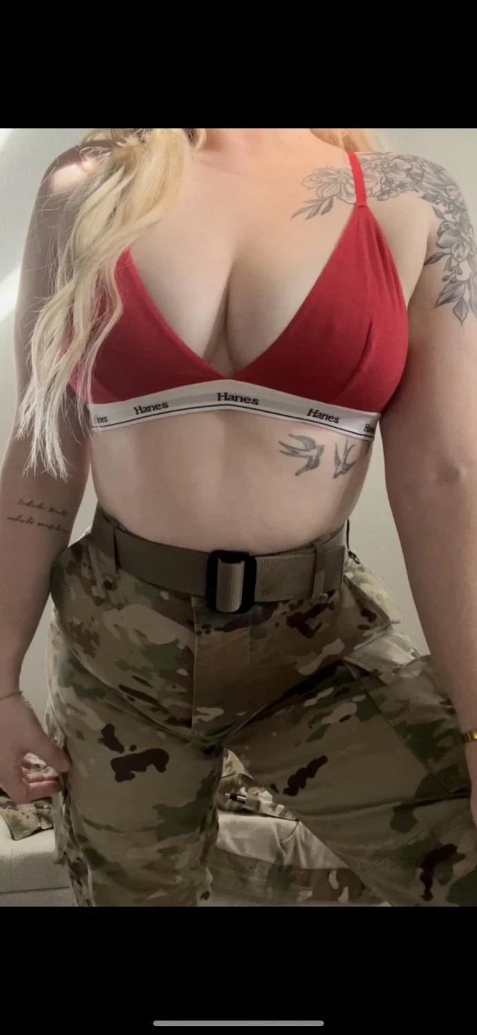 Blonde Arizona swinger wife PAWG image 4