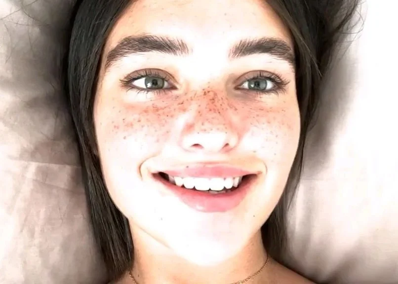 Pretty sexy girl image 3