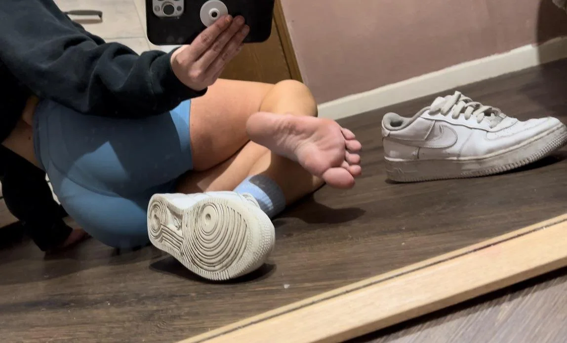 Young milf foot slut exposed main image