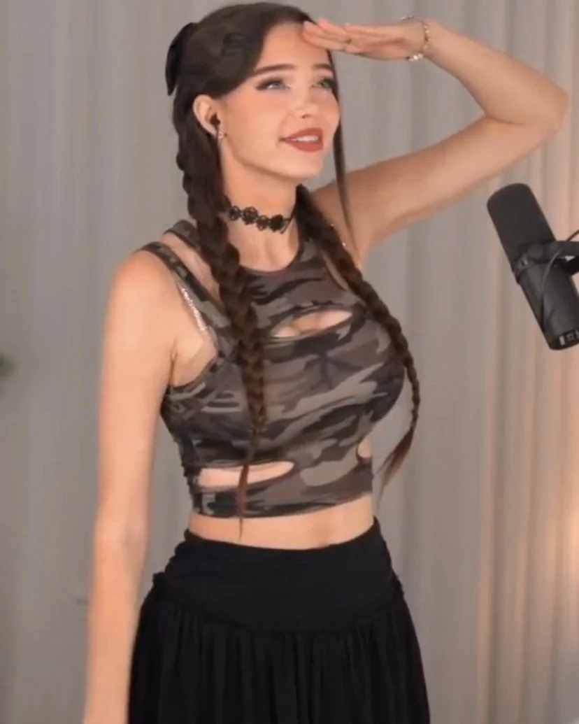 British Streamer Lydia image 13