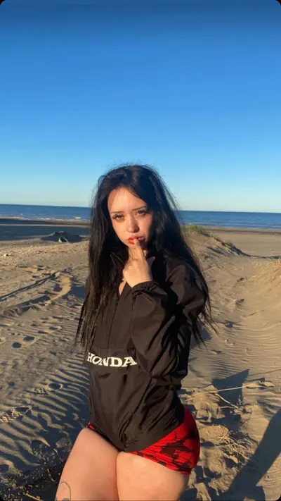 Flagra novinha na praia com 4 caiu na net videos novos cover image