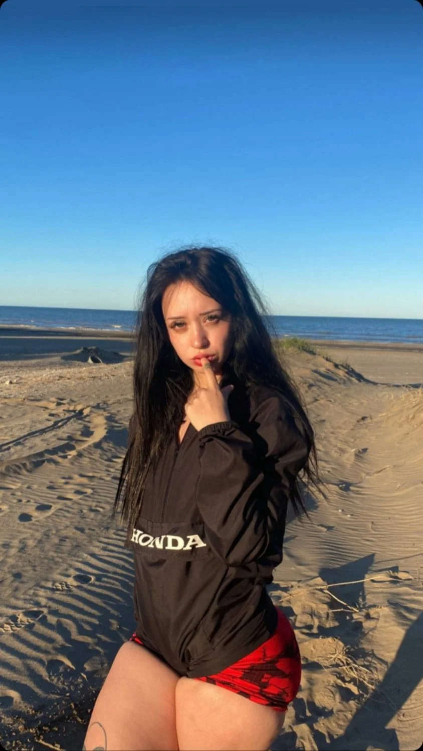 Flagra novinha na praia com 4 caiu na net videos novos main image
