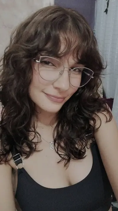 Magrinha linda mostrando os peitinhos cover image
