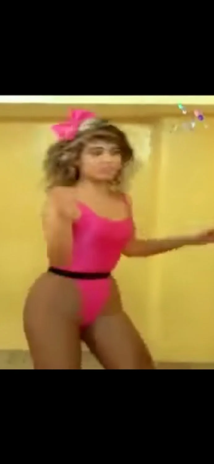Mónica gari..di hot ass malla de gimnasia encrustada image 2