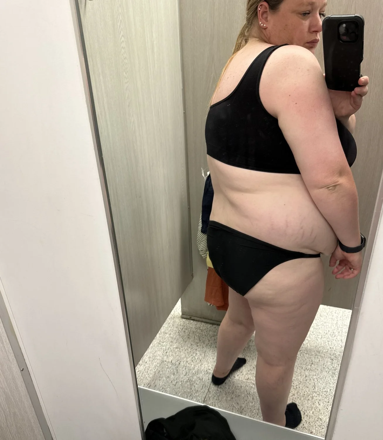 Jennifer from Pennsylvania posing image 17