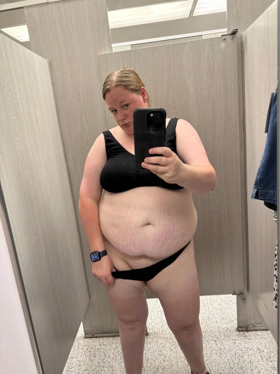 Jennifer from Pennsylvania posing image 19