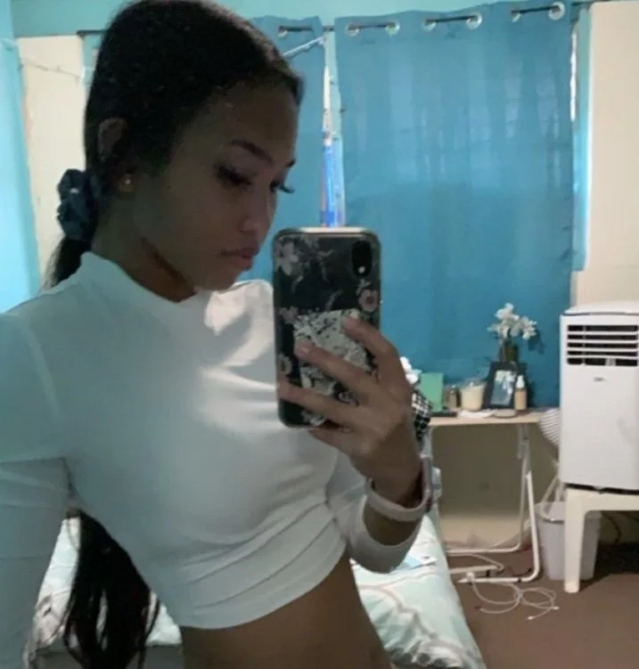 Sexy brunette bitch gives great blowjob main image