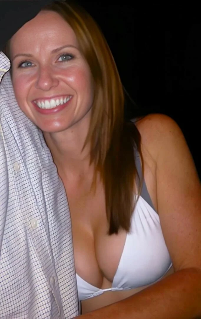 Sexy wife Susan image 9