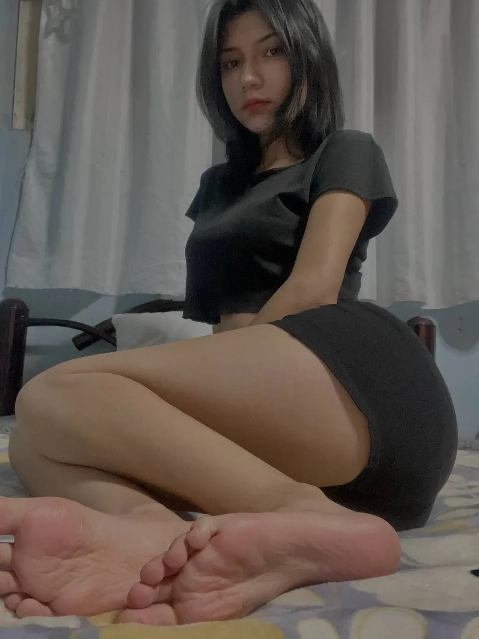 Hermosa zorrita con ricas tetas. image 2