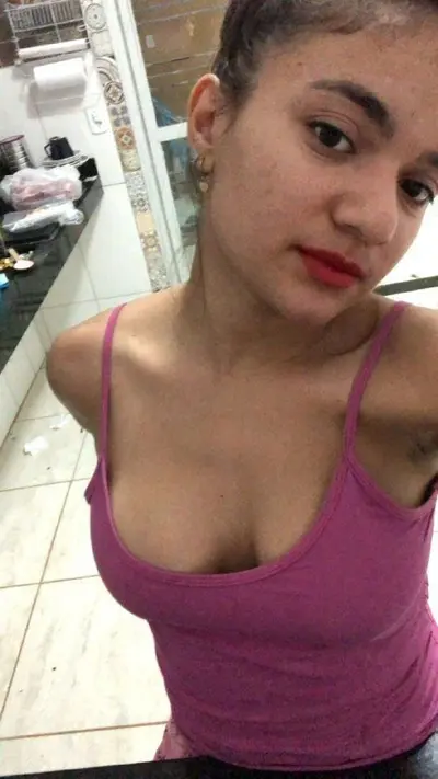 Novinha vazou danndo a buceta pro corno! caiu na net safada que deixou gravar a foda cover image
