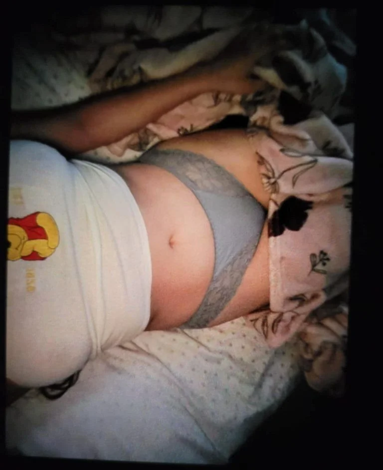 Alondra doctora putita infiel enseñando las tetas y los calzoncitos image 21
