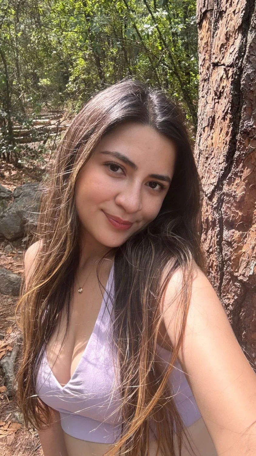 Alondra doctora putita infiel enseñando las tetas y los calzoncitos image 47