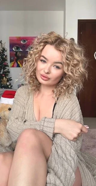 MILF with meaty pussy loves anal image 12