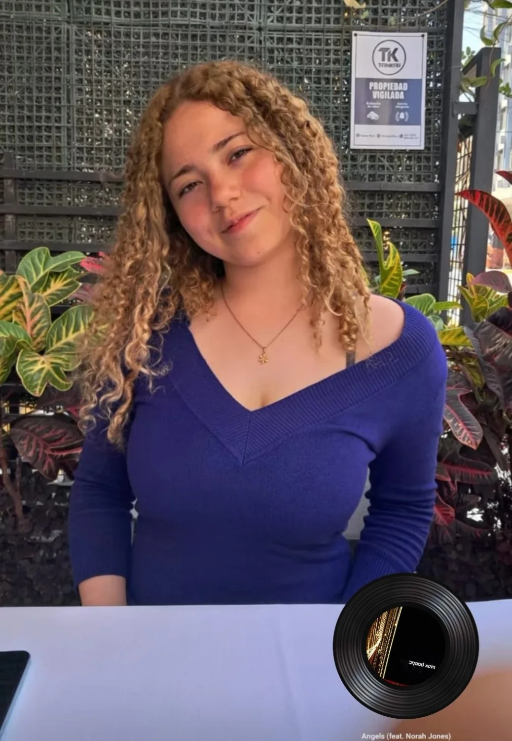 Mia alexia, tetona teen peruana image 2